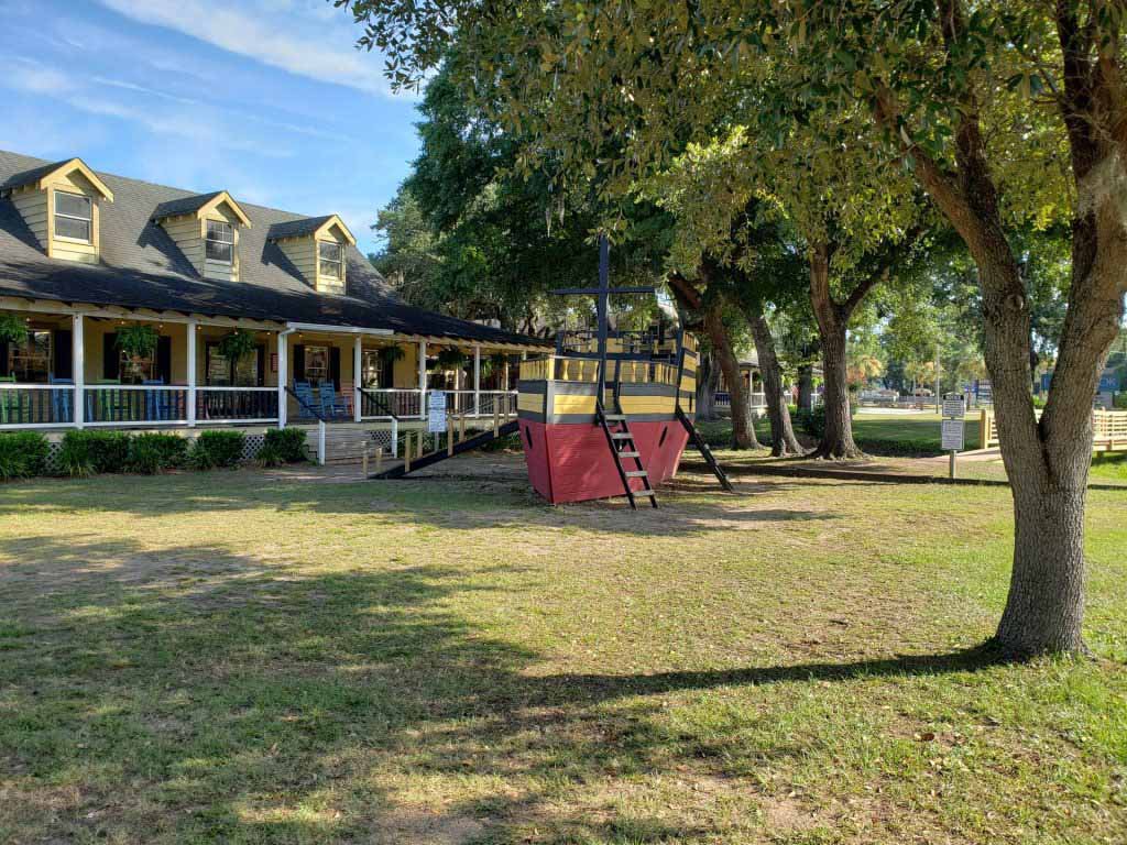 Things To Do https://gardencityrealty.icnd-cdn.com/images/thingstodo/Lazy Gator.jpg